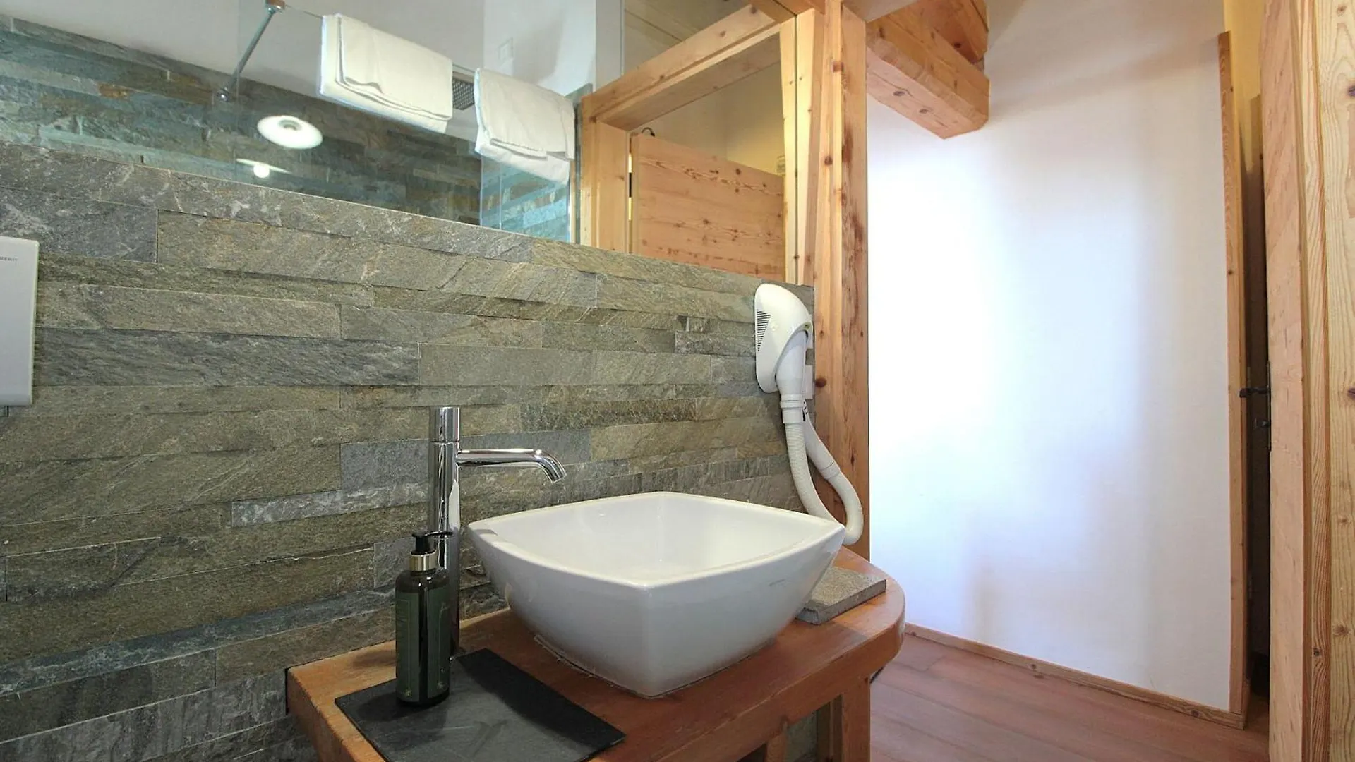 Villa Montello Pool, Jacuzzi, Ac, Wifi, Treviso Volpago del Montello Italy